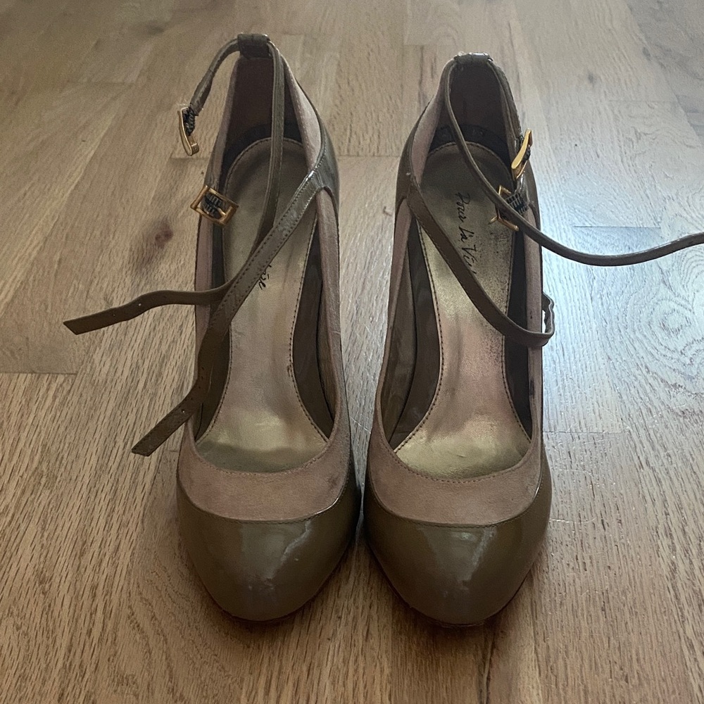 Pour La Victorie Elegant Two-Tone Heels